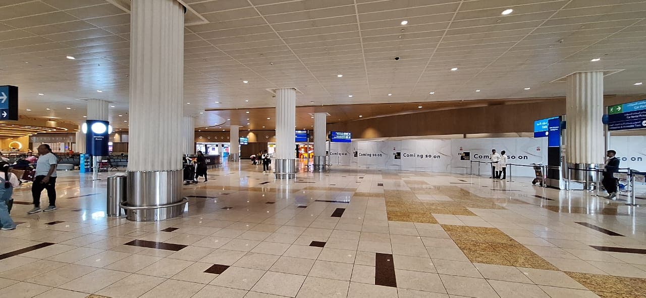 Dubai airport road signs for rent a car near Dubai airport